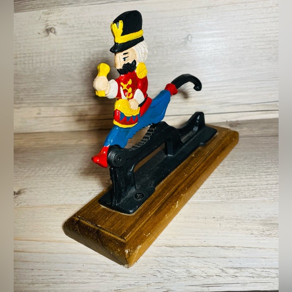 Vintage ~ Nutcracker Drummer Boy Cast Iron Hand painted on mounted wood base - Picture 3 of 7